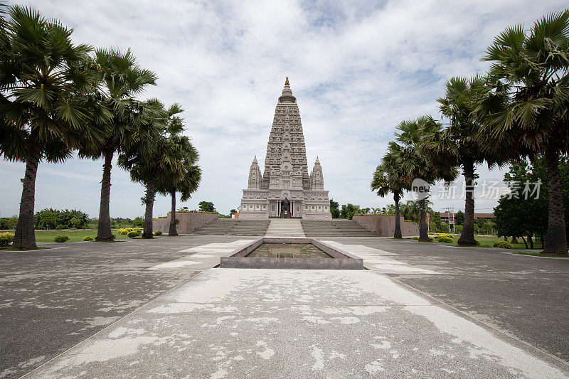 佛祖Maha Cetiya在Panyanantaram寺，Klong Luang，泰国巴吞塔尼省。